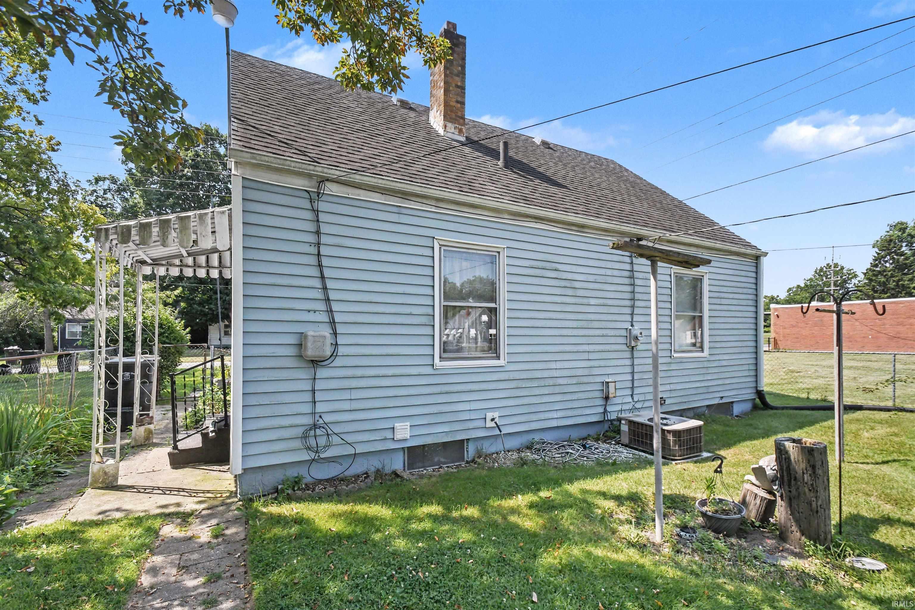 2109 Elwood Avenue South Bend IN 46628