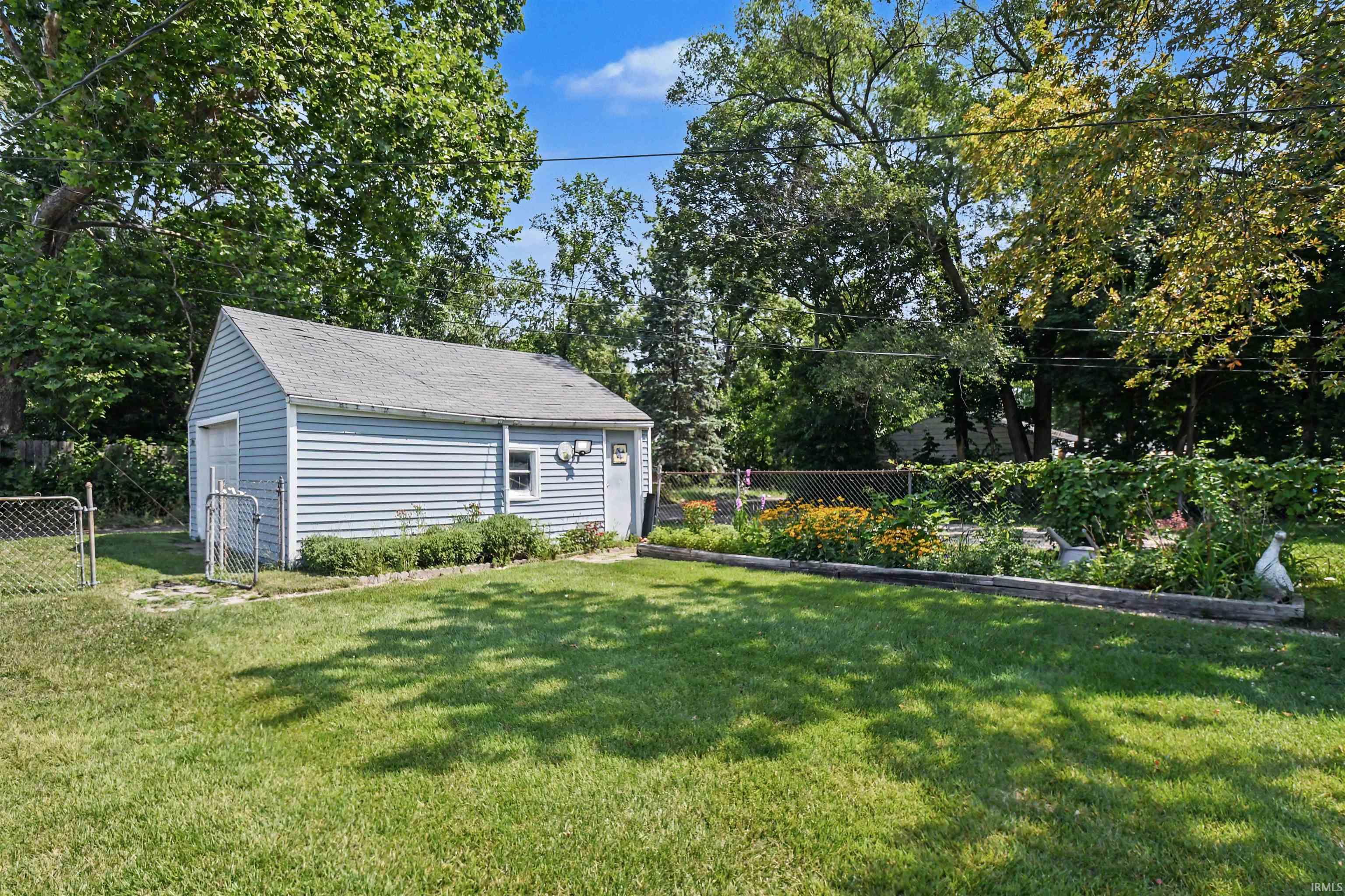 2109 Elwood Avenue South Bend IN 46628