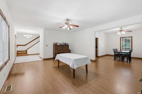 10804 E State Road 58 Bloomfield IN 47424