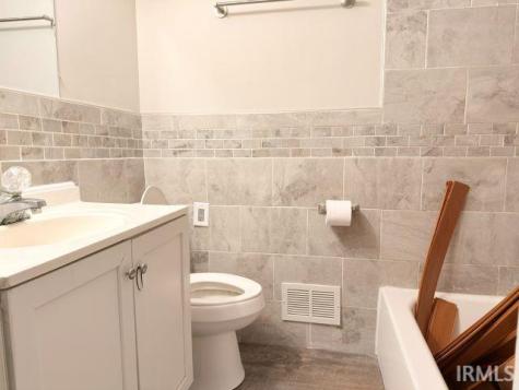 1002 Amhurst Avenue South Bend IN 46614