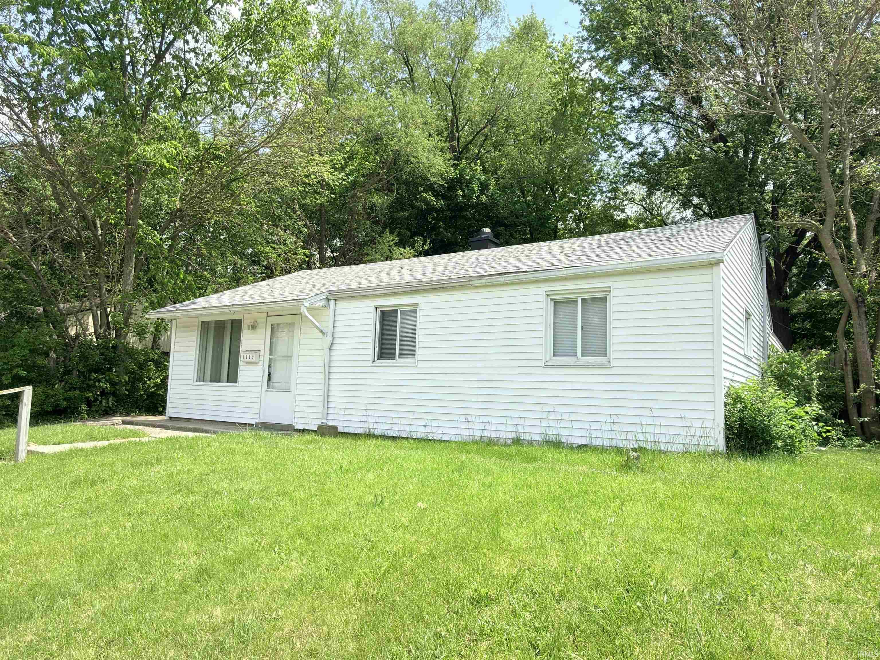 1002 Amhurst Avenue South Bend IN 46614