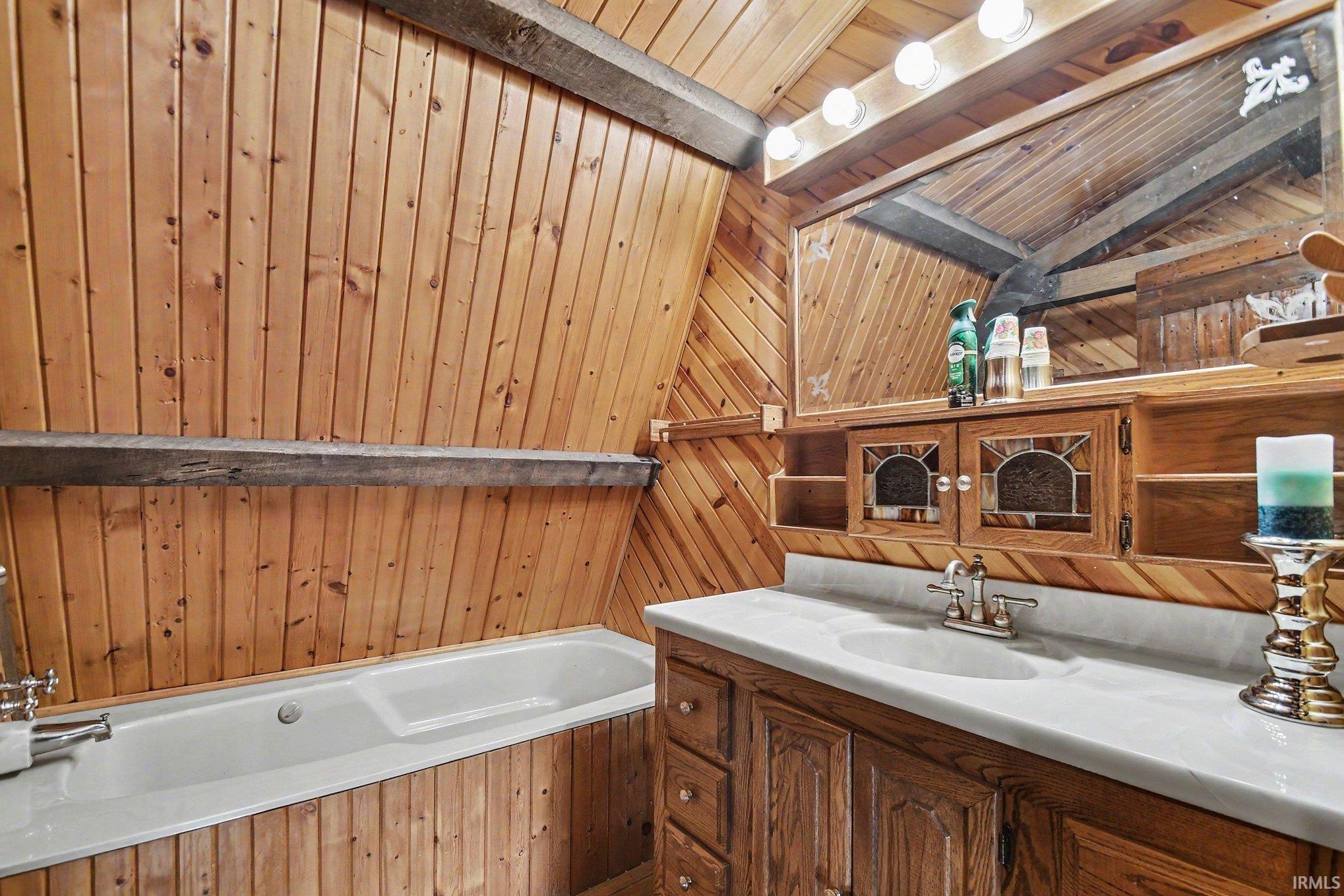 14727 County Road 108 Middlebury IN 46540