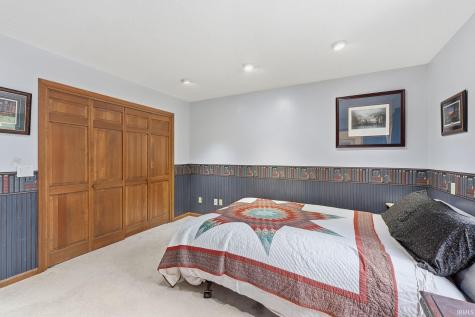 10002 Crown Point Drive Fort Wayne IN 46804