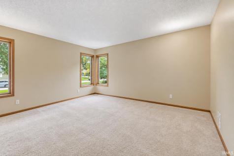 10002 Crown Point Drive Fort Wayne IN 46804