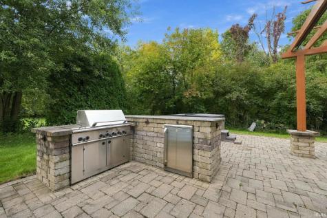 10002 Crown Point Drive Fort Wayne IN 46804