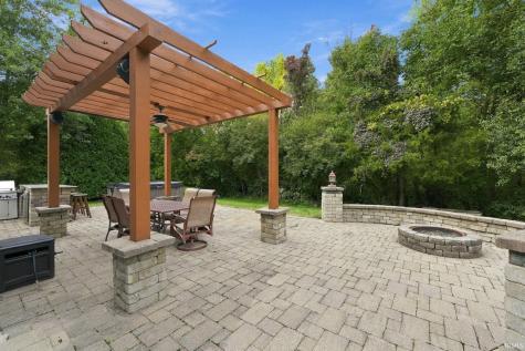 10002 Crown Point Drive Fort Wayne IN 46804