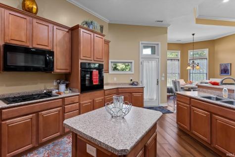 5813 Wayne Trace Fort Wayne IN 46816