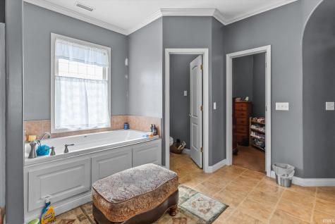 5813 Wayne Trace Fort Wayne IN 46816