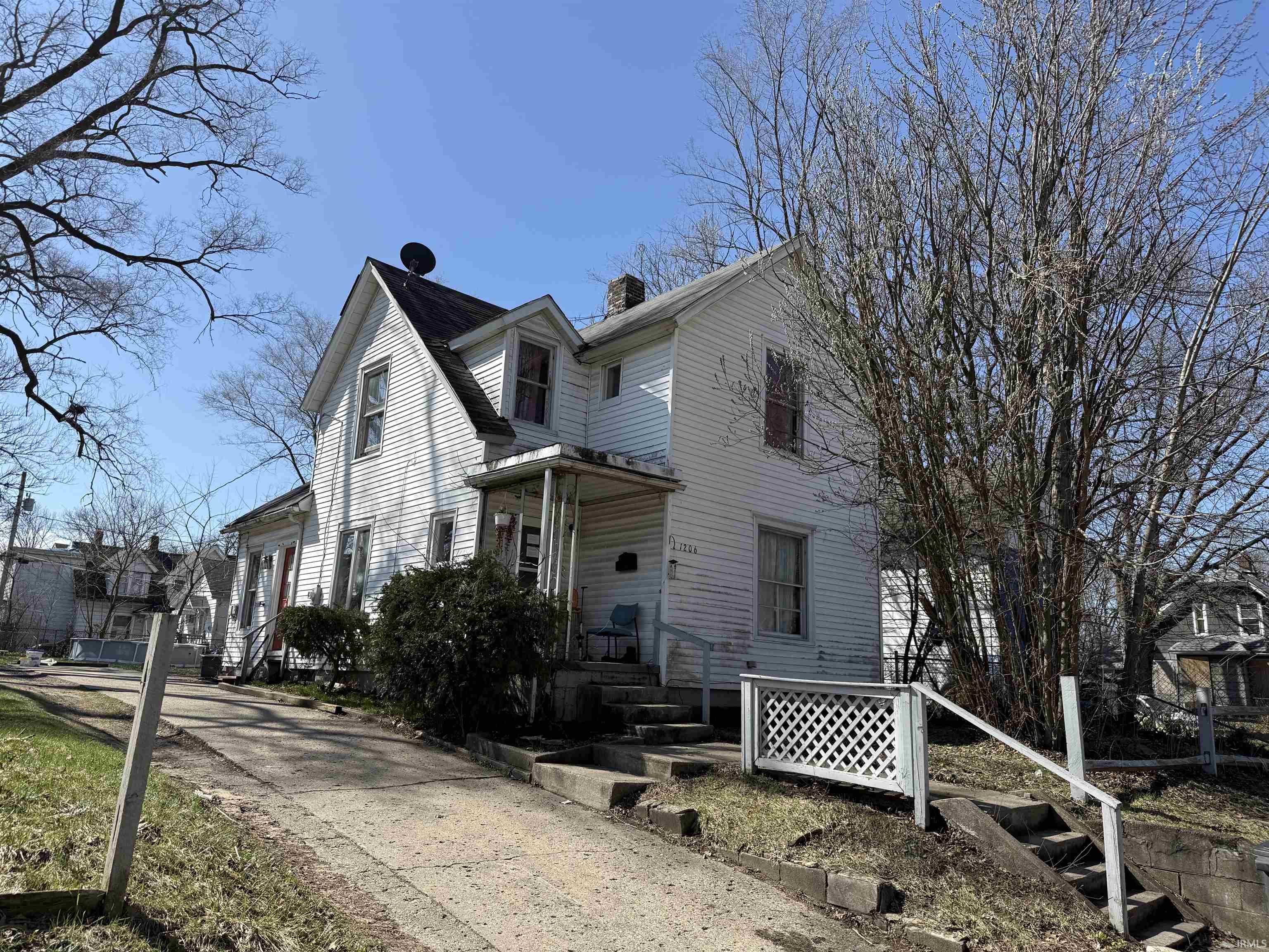 1206 E Indiana Avenue South Bend IN 46613
