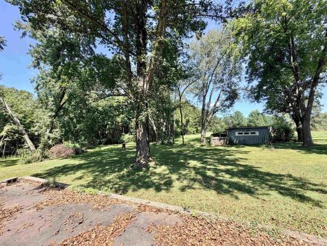 2533 N 1500 W Dugger IN 47848