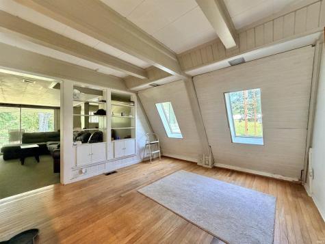 2533 N 1500 W Dugger IN 47848