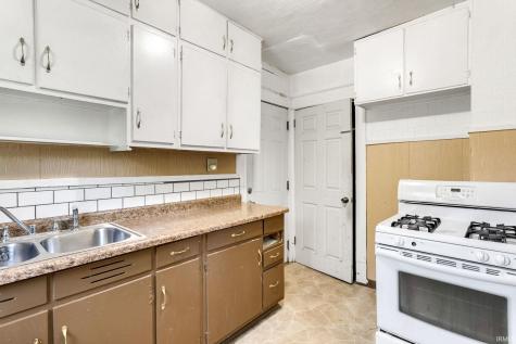 1702 S Taylor Street South Bend IN 46613