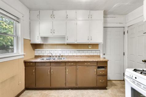 1702 S Taylor Street South Bend IN 46613
