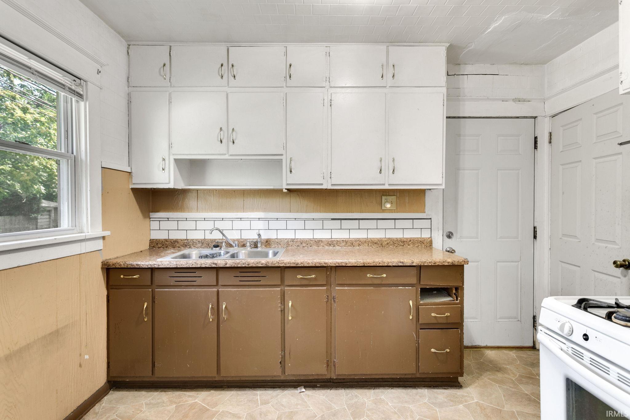 1702 S Taylor Street South Bend IN 46613