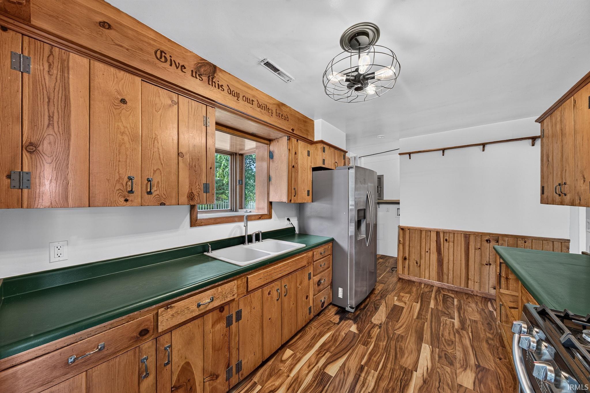 1962 E La Salle Avenue Mishawaka IN 46545