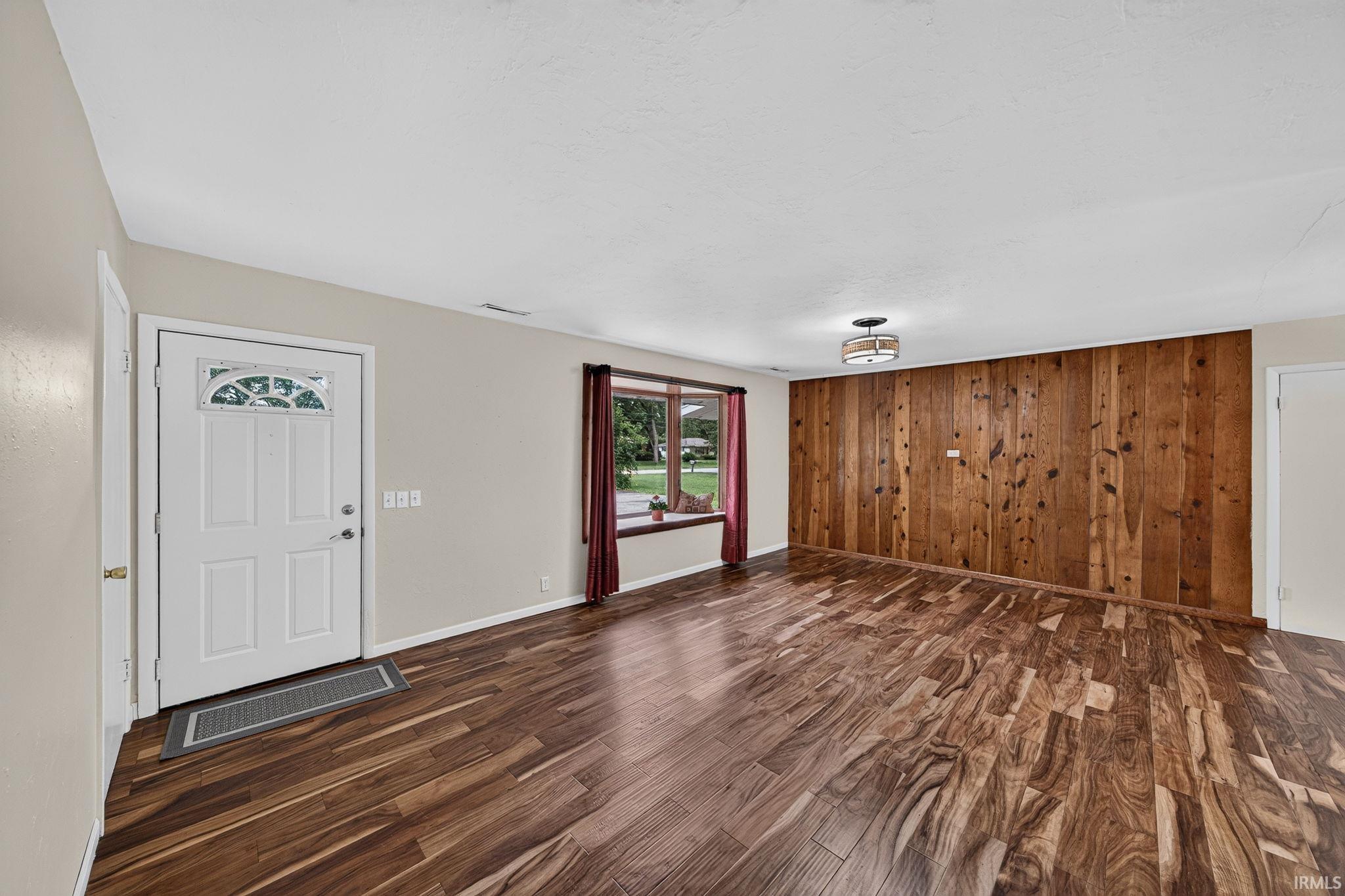 1962 E La Salle Avenue Mishawaka IN 46545