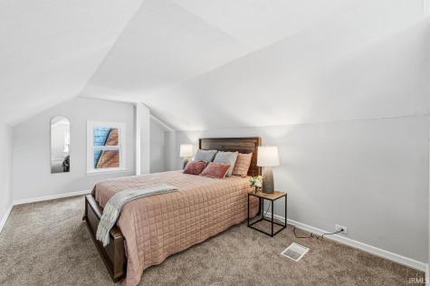 1216 Longfellow Avenue South Bend IN 46615