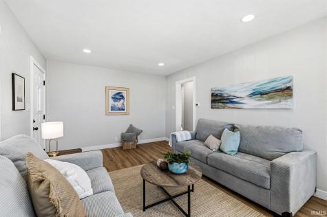 1216 Longfellow Avenue South Bend IN 46615