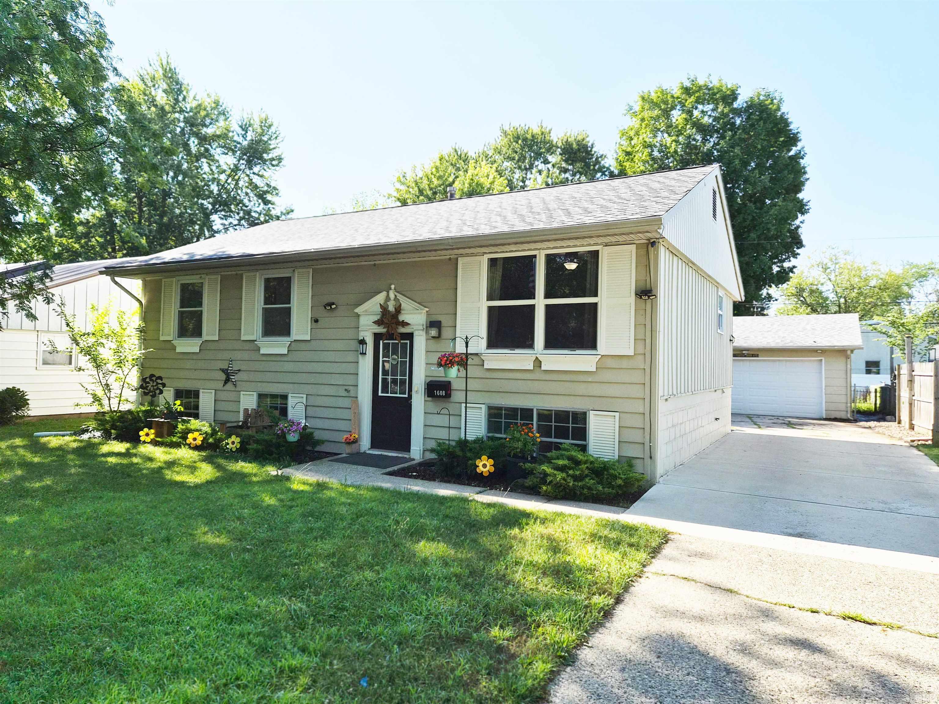 1608 Hickory Place Goshen IN 46526