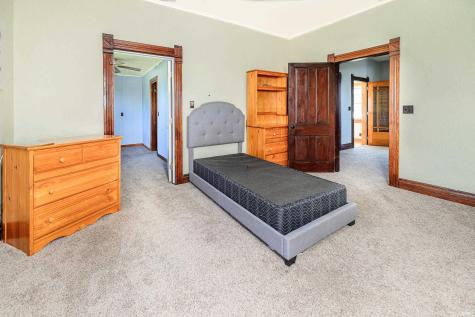 449 N 7th St Common Mitchell IN 47446