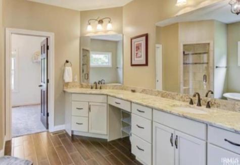 21562 Golden Maple Court South Bend IN 46628
