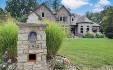 21562 Golden Maple Court South Bend IN 46628