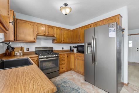 1404 Fairview Run Kendallville IN 46755