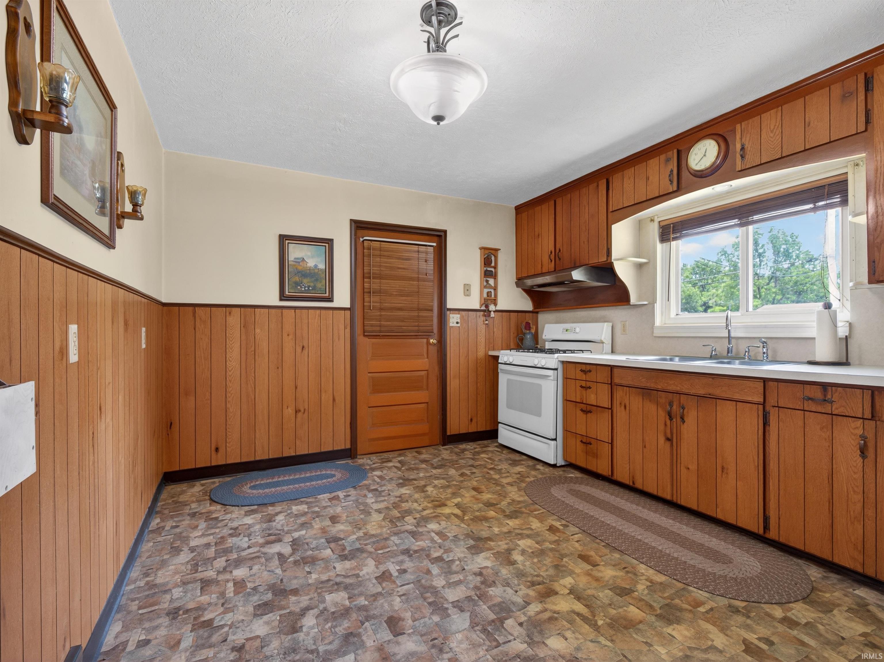 1216 E Sheridan Street Warsaw IN 46580
