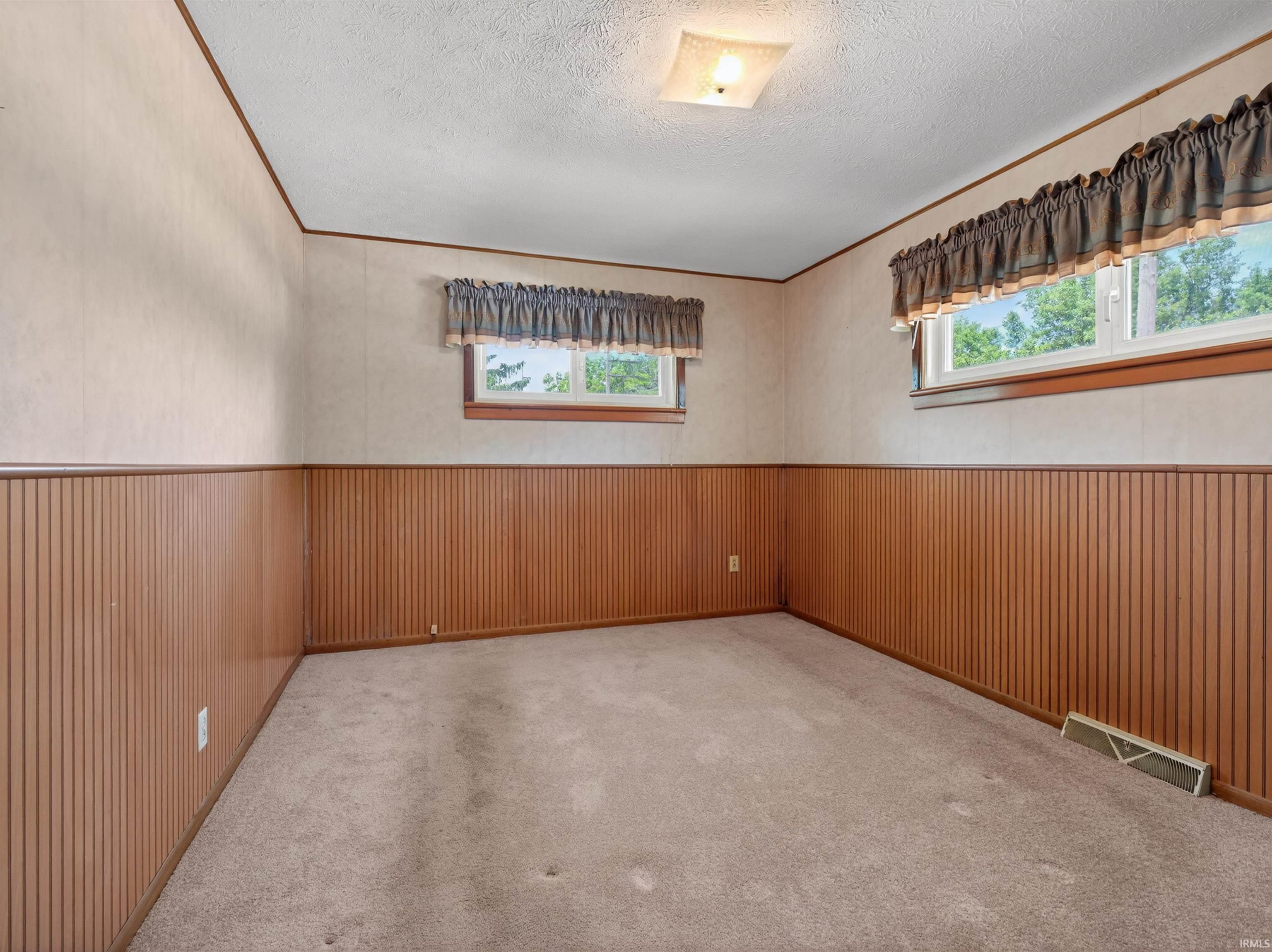 1216 E Sheridan Street Warsaw IN 46580