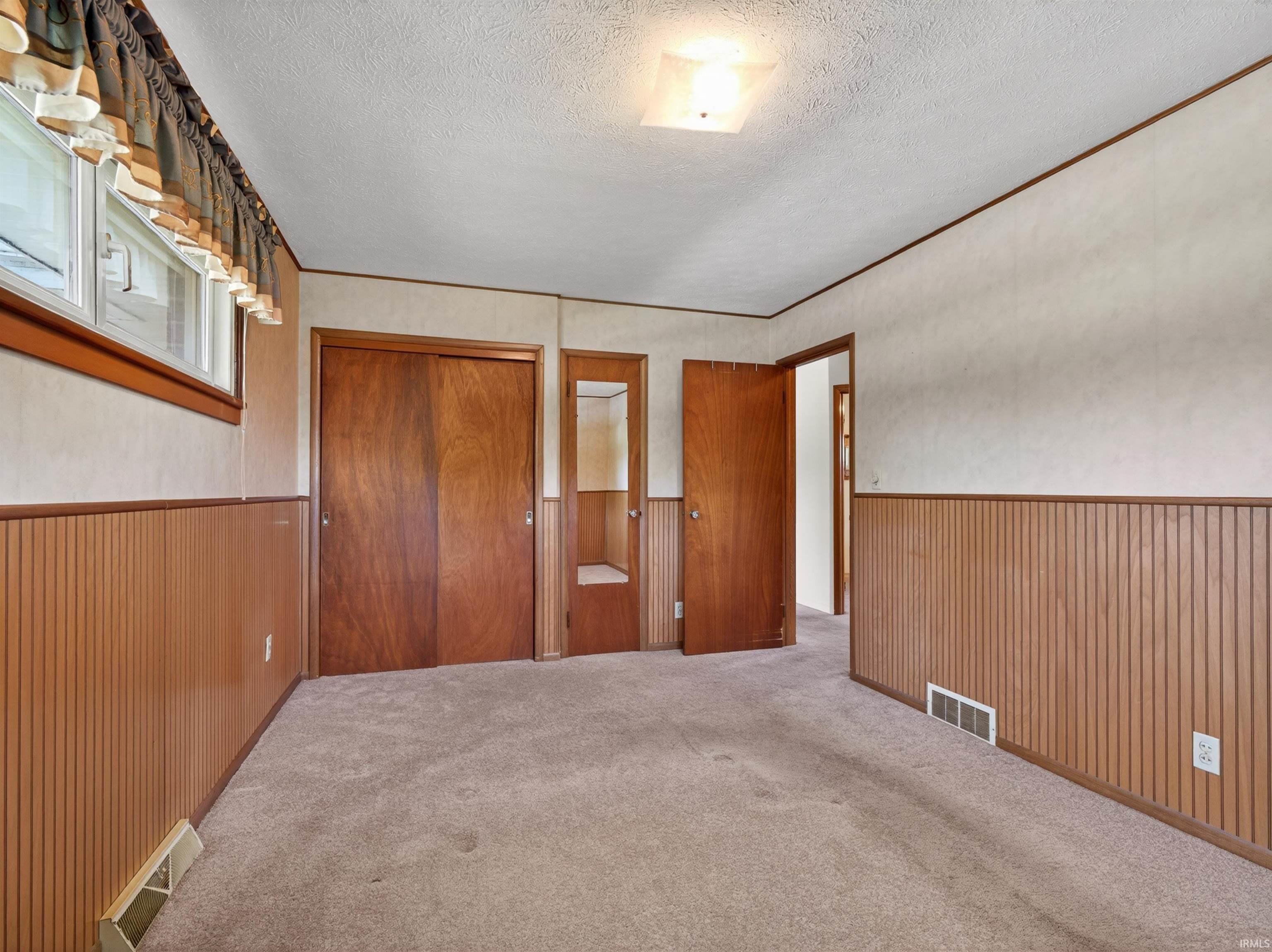 1216 E Sheridan Street Warsaw IN 46580