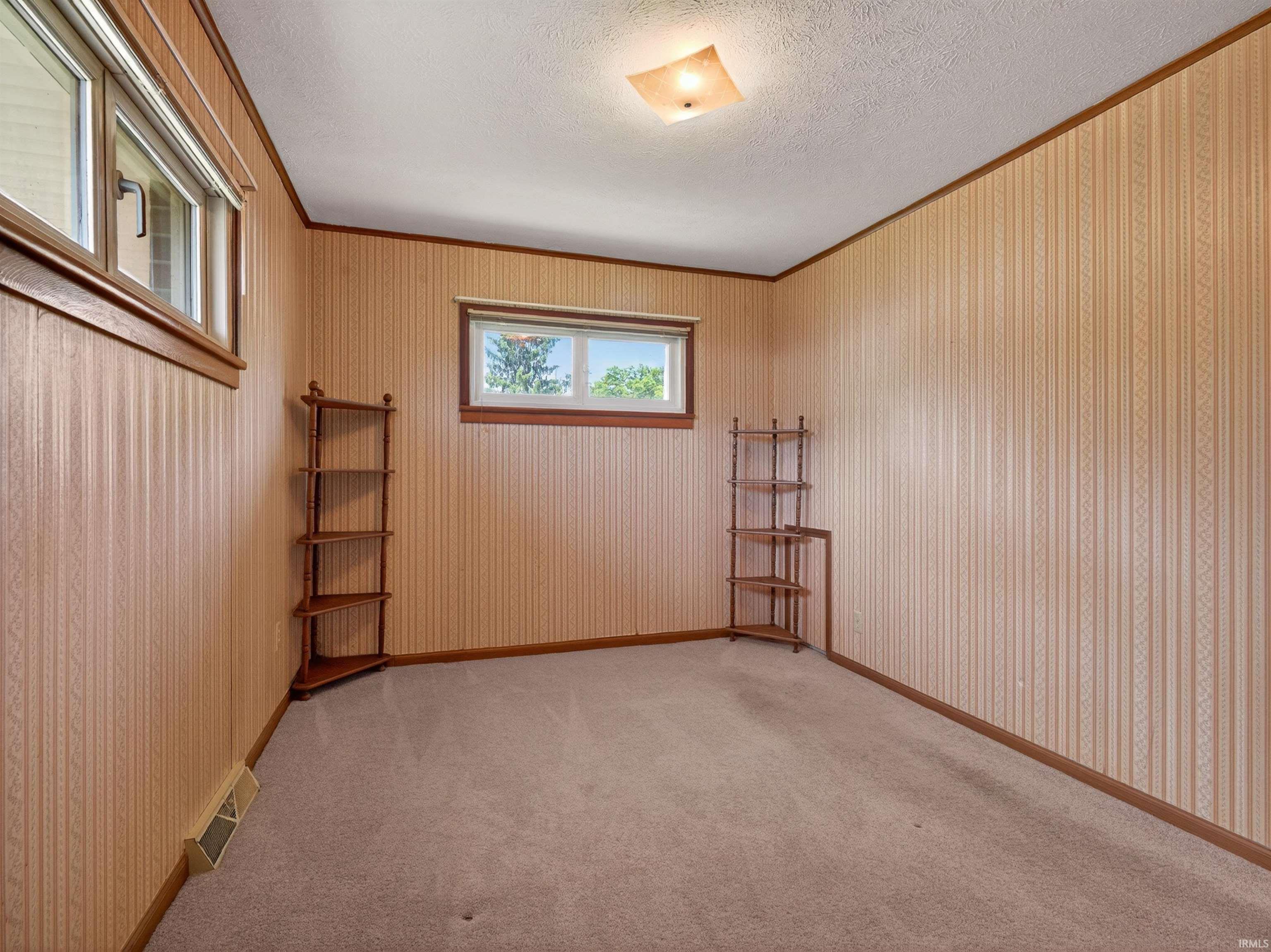 1216 E Sheridan Street Warsaw IN 46580