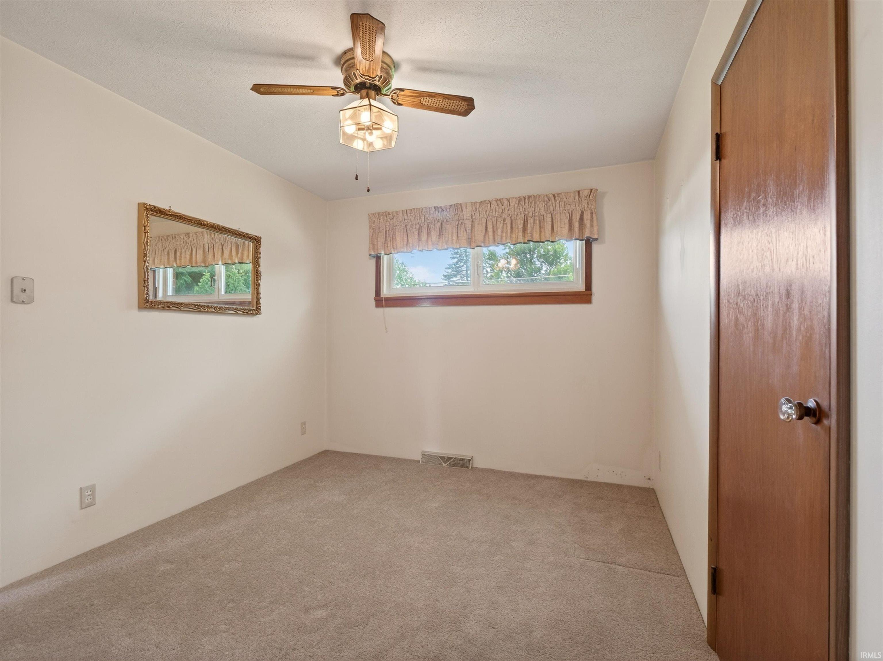 1216 E Sheridan Street Warsaw IN 46580