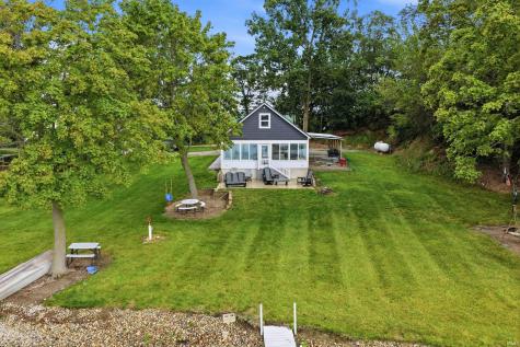 5443 W Diamond Lake Road Wawaka IN 46794