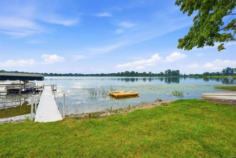 5443 W Diamond Lake Road Wawaka IN 46794