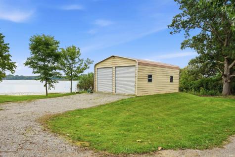 5443 W Diamond Lake Road Wawaka IN 46794