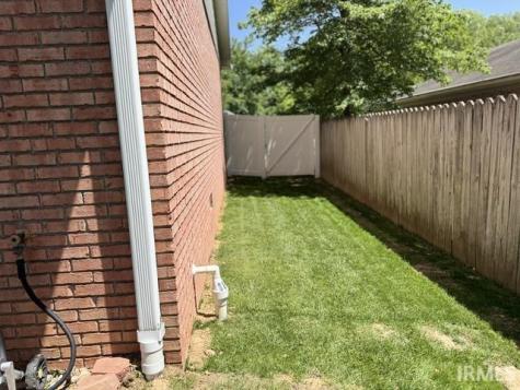 1472 Sandalwood Court Evansville IN 47720