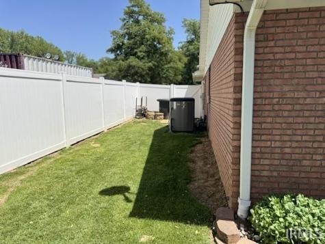 1472 Sandalwood Court Evansville IN 47720