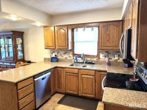 1472 Sandalwood Court Evansville IN 47720