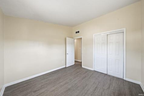 214 W Crown Lane Fort Wayne IN 46807
