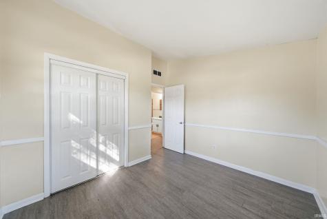 214 W Crown Lane Fort Wayne IN 46807