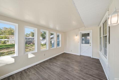 214 W Crown Lane Fort Wayne IN 46807