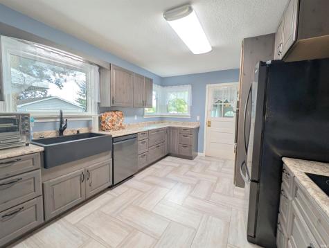1105 W Lancaster Street Bluffton IN 46714
