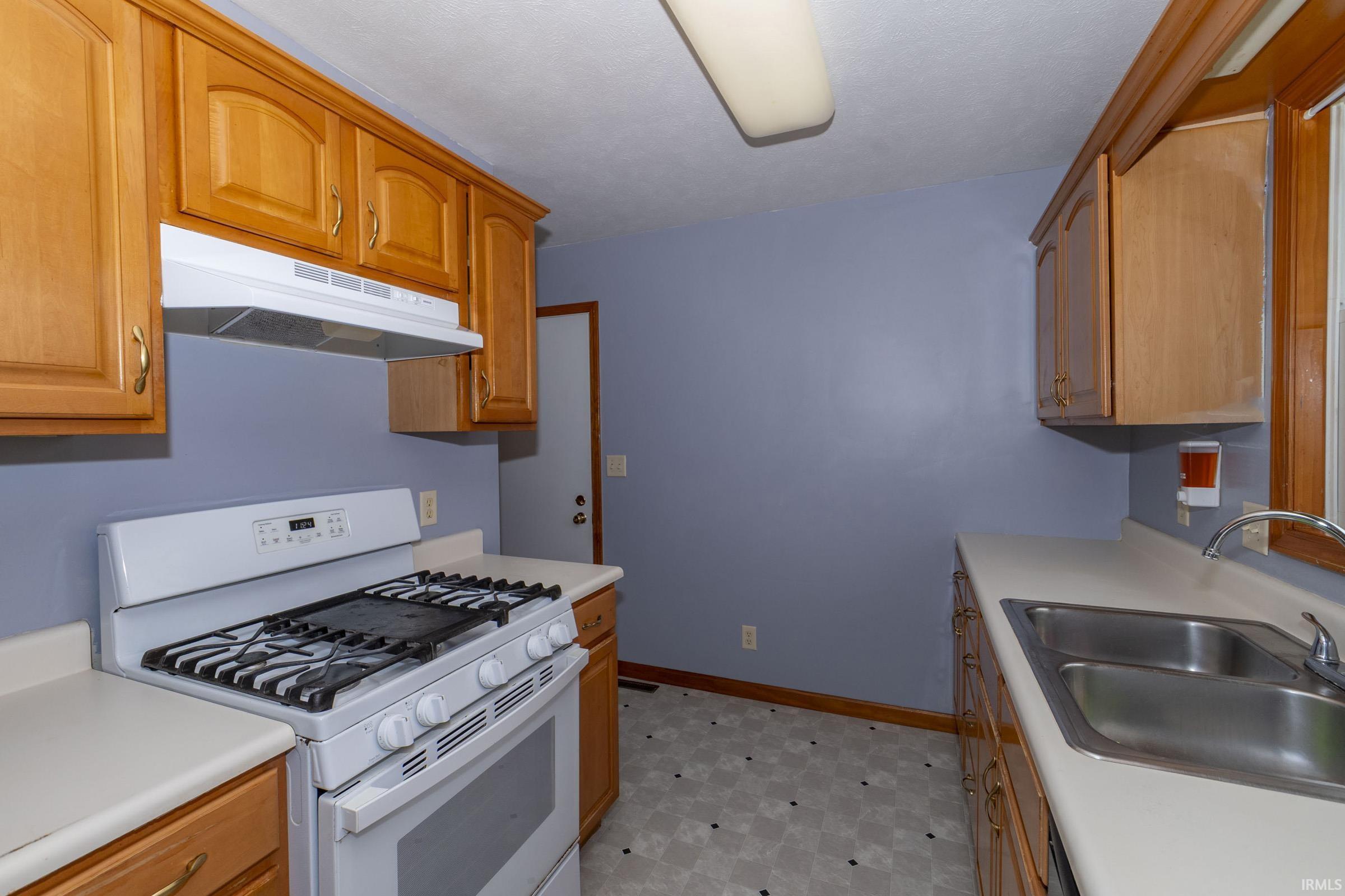2611 Wynnewood Ct Court Goshen IN 46526