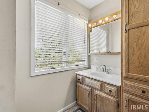 1609 S 525 E Marion IN 46953