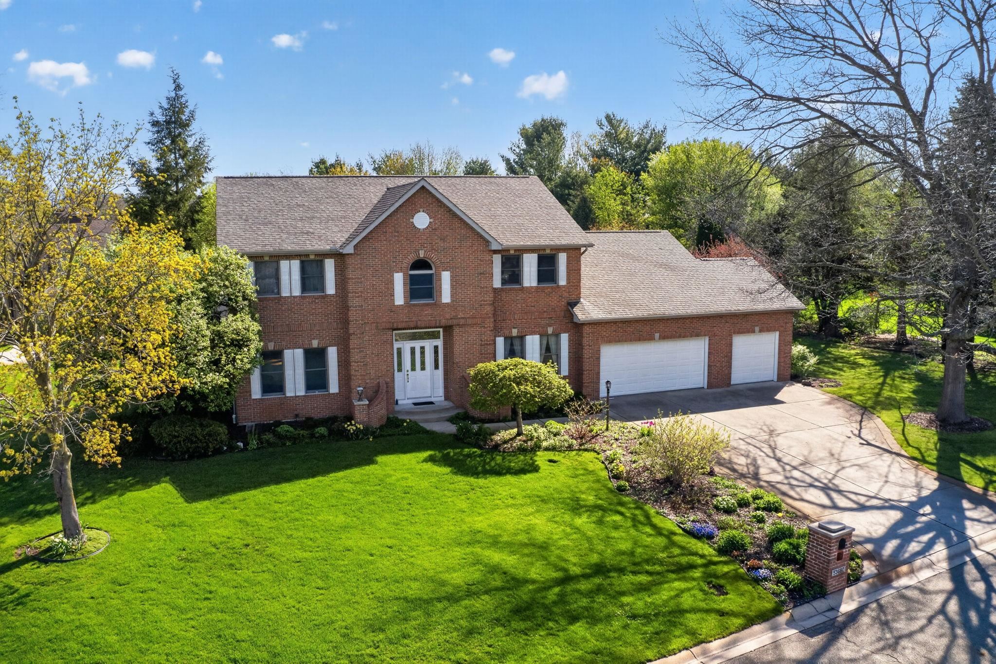 53660 Woodfield Lane Bristol IN 46507