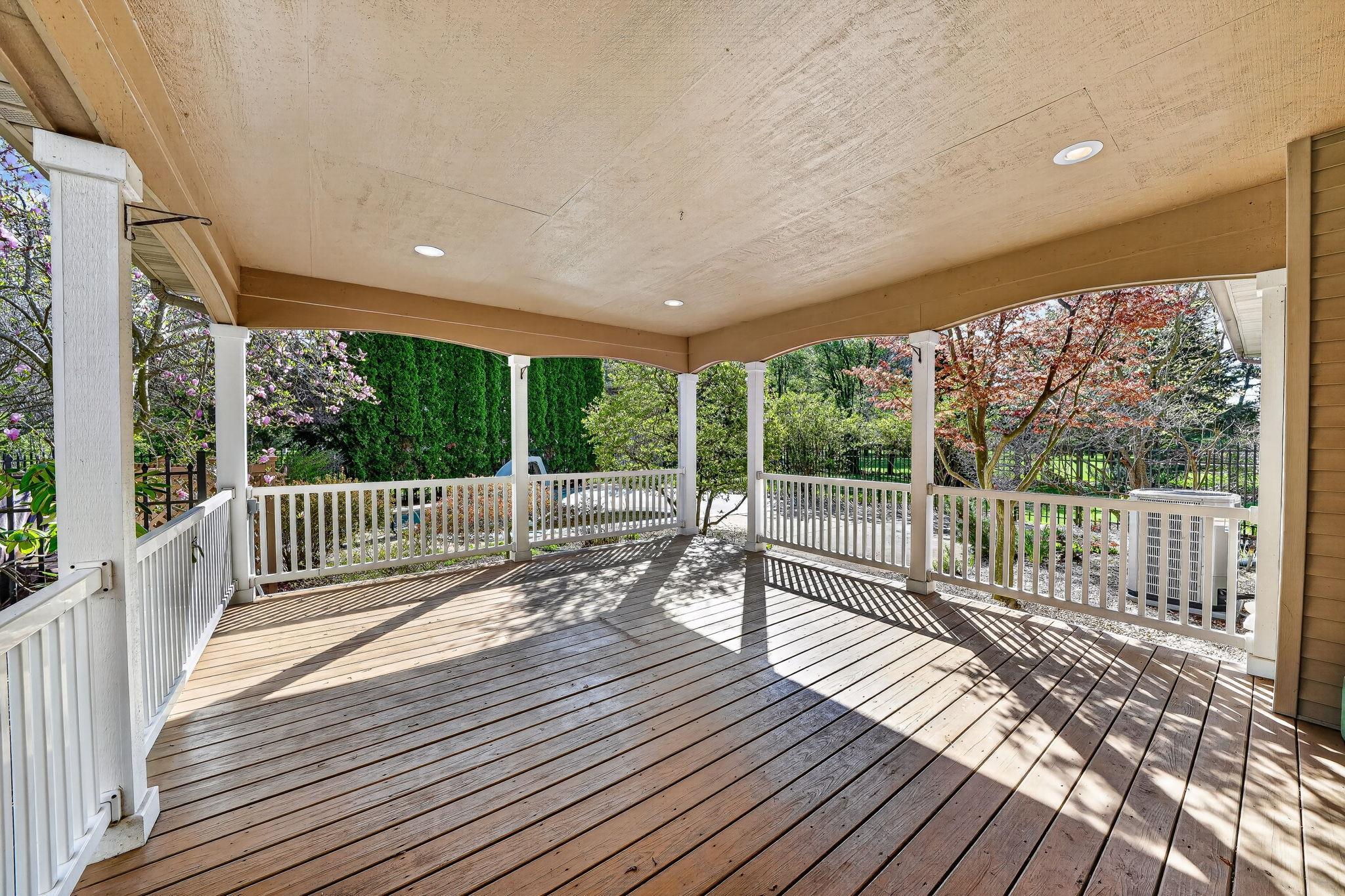 53660 Woodfield Lane Bristol IN 46507
