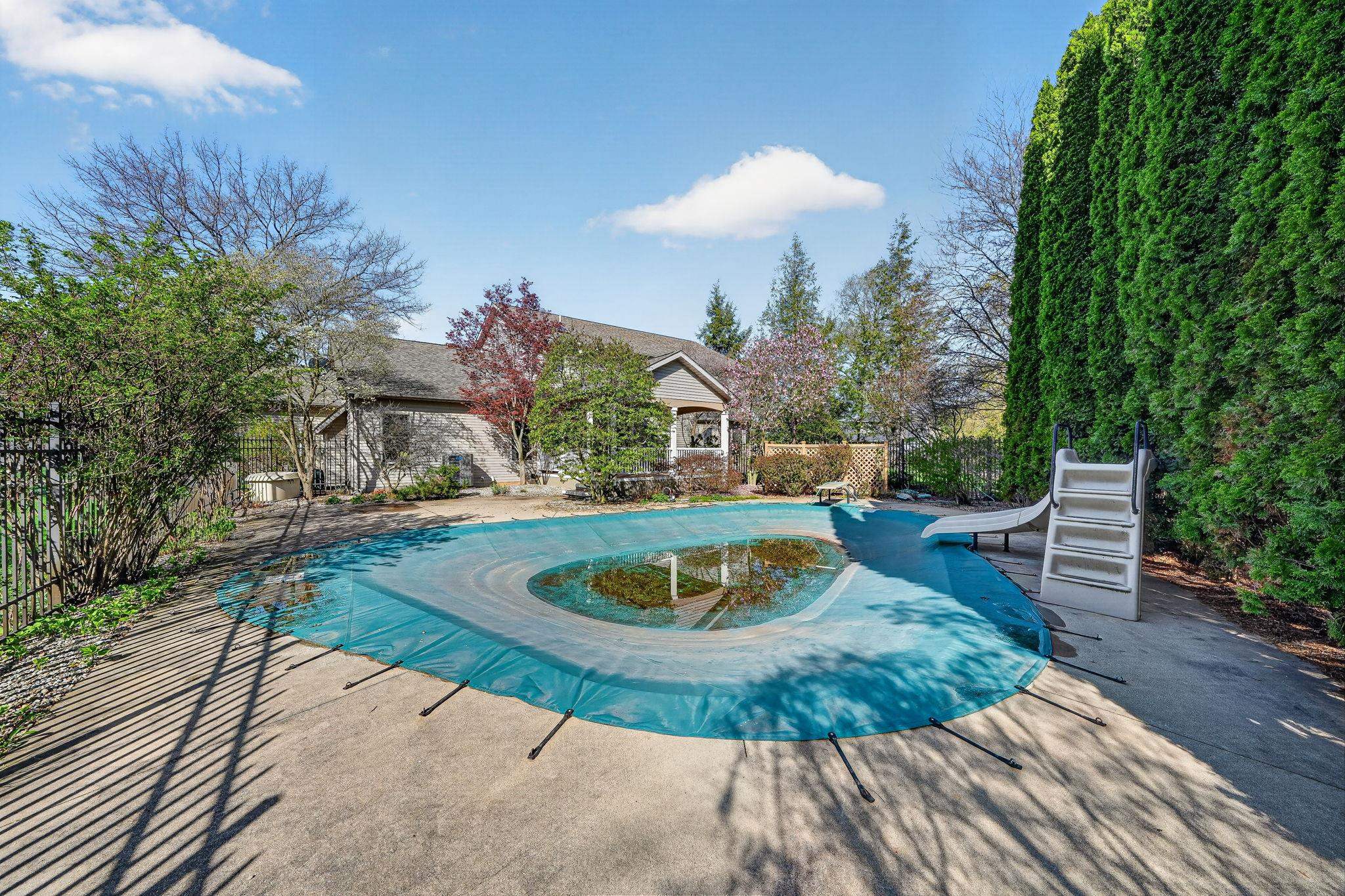 53660 Woodfield Lane Bristol IN 46507