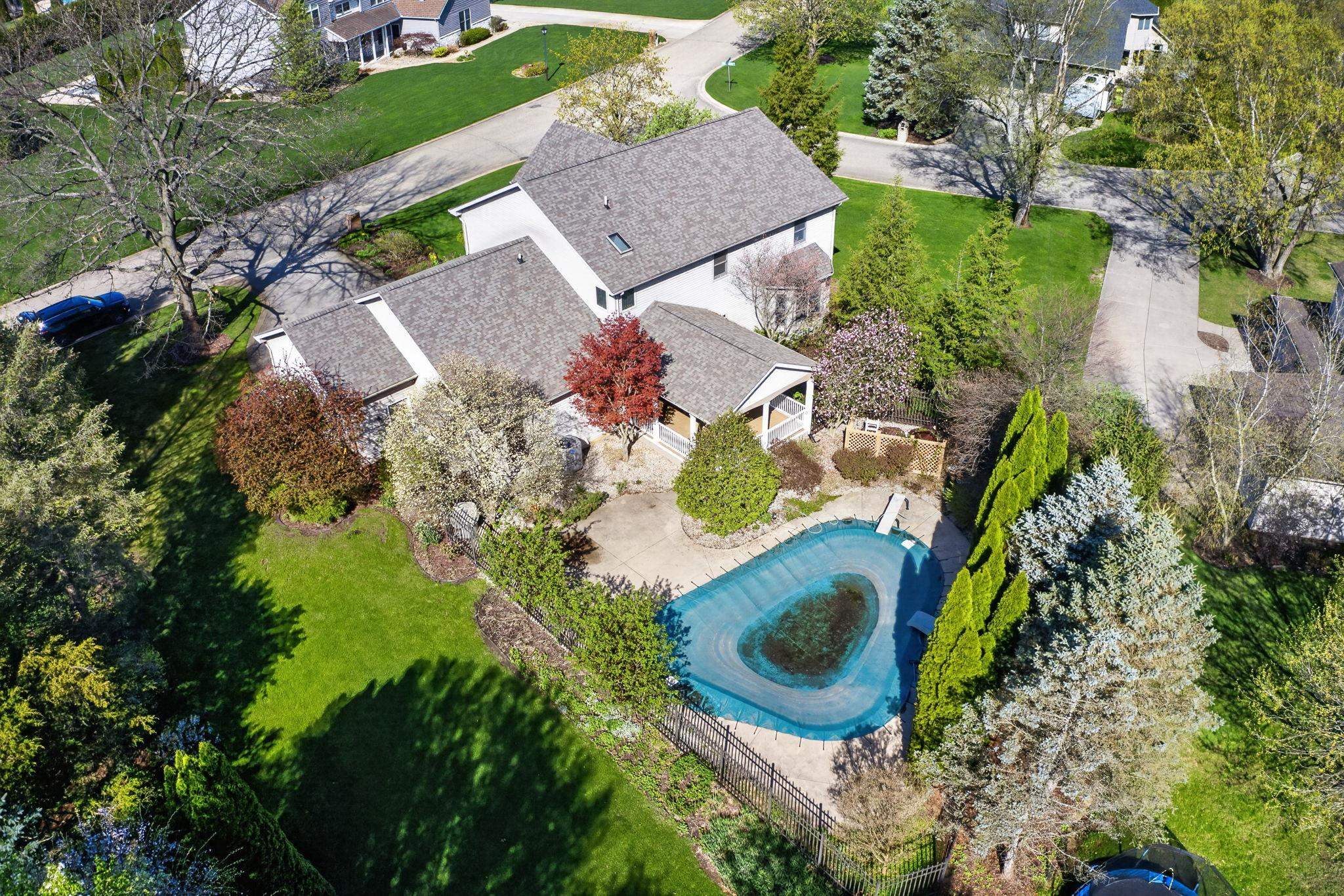 53660 Woodfield Lane Bristol IN 46507