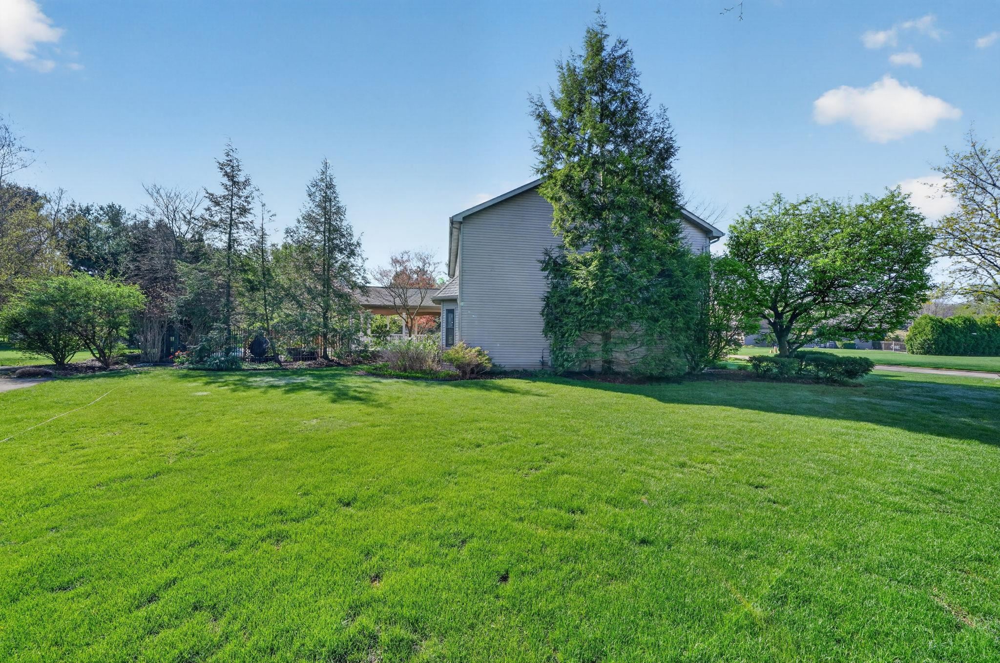 53660 Woodfield Lane Bristol IN 46507