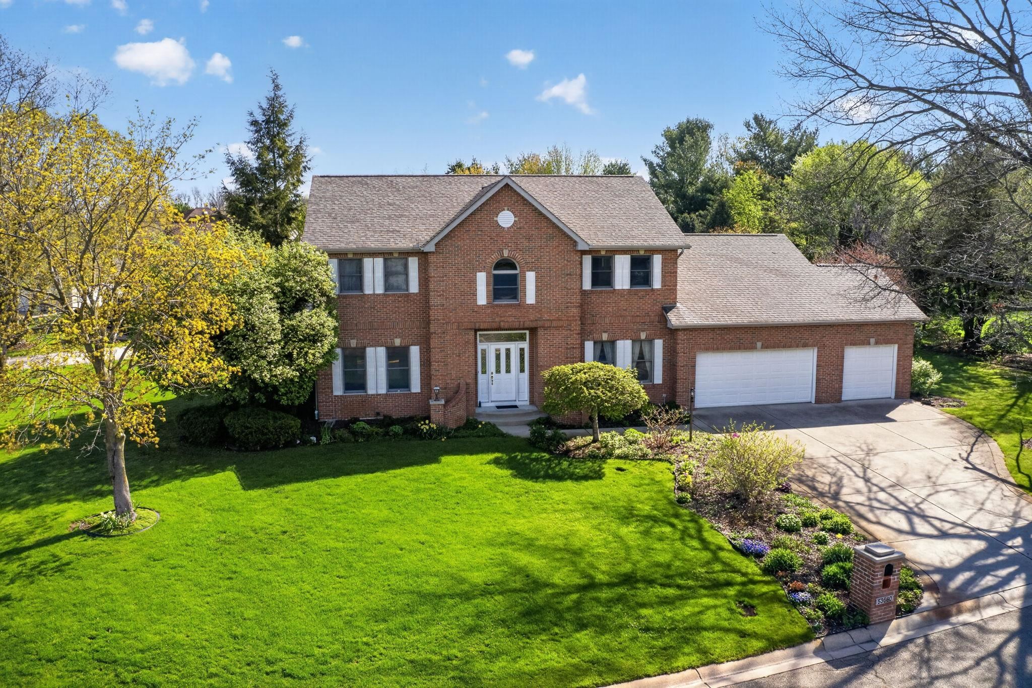 53660 Woodfield Lane Bristol IN 46507